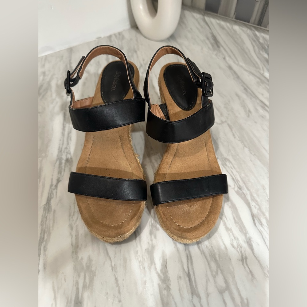 STYLUS Black and Tan Women's Sandals
